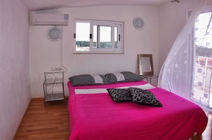 Appartement, 1 lit double et 1 canapé-lit | Wi-Fi gratuit, draps fournis