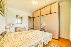 Apartment, Mehrere Betten | 3 Schlafzimmer, kostenloses WLAN, Bettwäsche