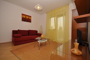Apartment, Multiple Beds | Living room