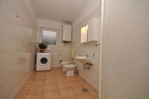 Apartment, Multiple Beds | Bathroom