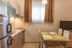 Apartment, Mehrere Betten | Eigene Küche | Herdplatte, Kochgeschirr/Geschirr/Besteck