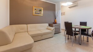 Unclassified image, 4 of 38, button - Apartments Filipović (Split)