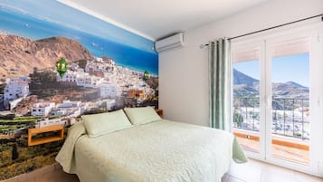 Egyptian cotton sheets, premium bedding, down duvets, minibar