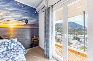 HABITACIÓN DOBLE CON BALCON | 埃及棉床单、高档床上用品、羽绒被、迷你吧