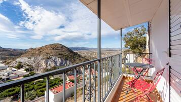 HABITACIÓN DOBLE CON BALCON | Vista do quarto