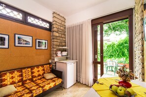 Apartment, 1 Doppelbett | Wohnzimmer | Fernseher