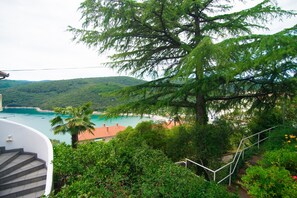 Apartment, 2 Doppelbetten | Blick auf den Garten