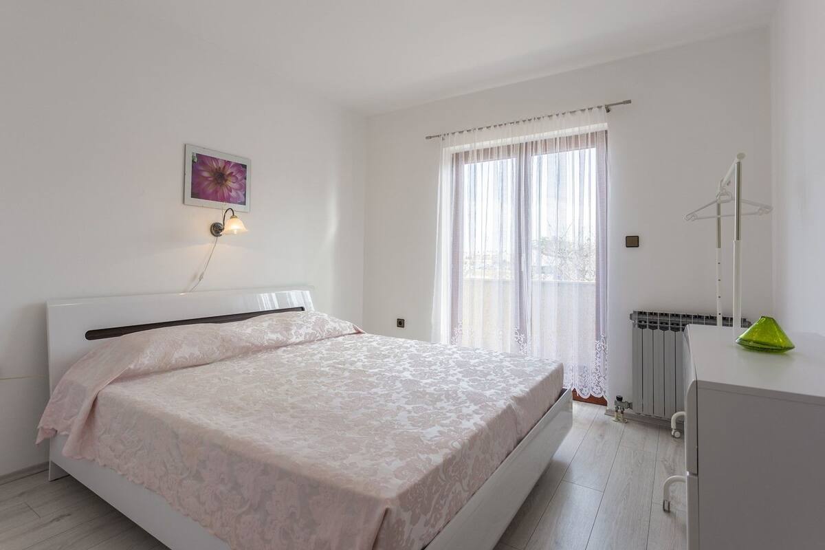 Apartment, Multiple Beds | Free WiFi, bed sheets