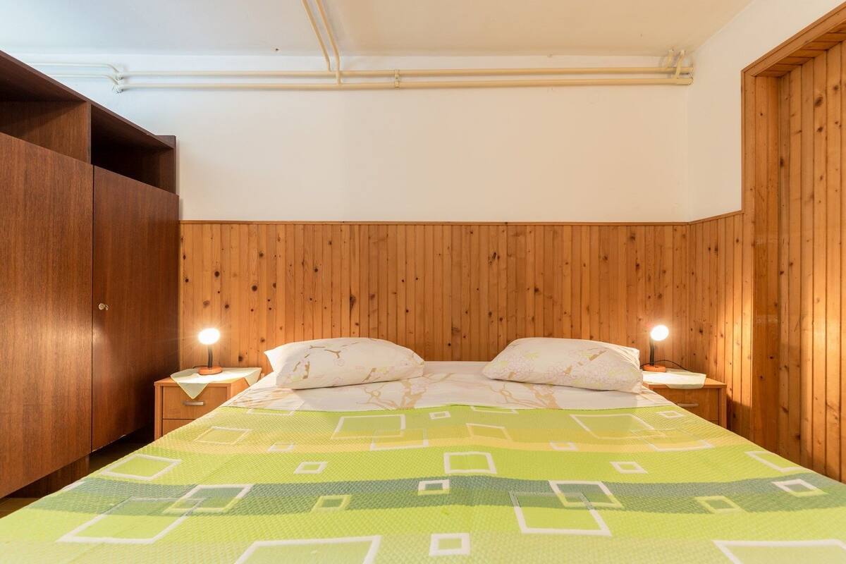 Apartment, Multiple Beds