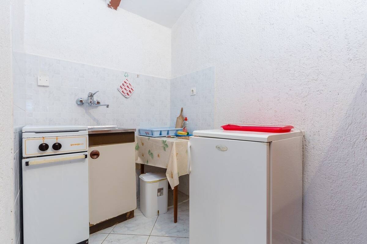 Apartment, Multiple Beds | Private kitchen