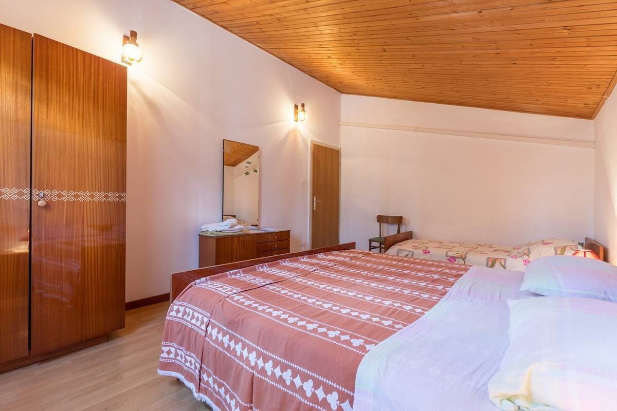 Apartment, Multiple Beds