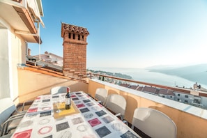 Outdoor dining - Apartments Lučano (Labin)