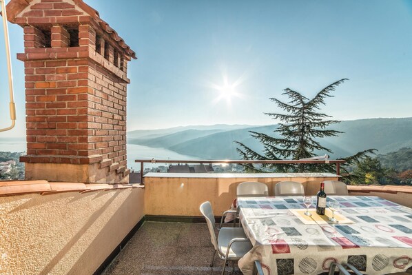 Apartment, Mehrere Betten | Balkon