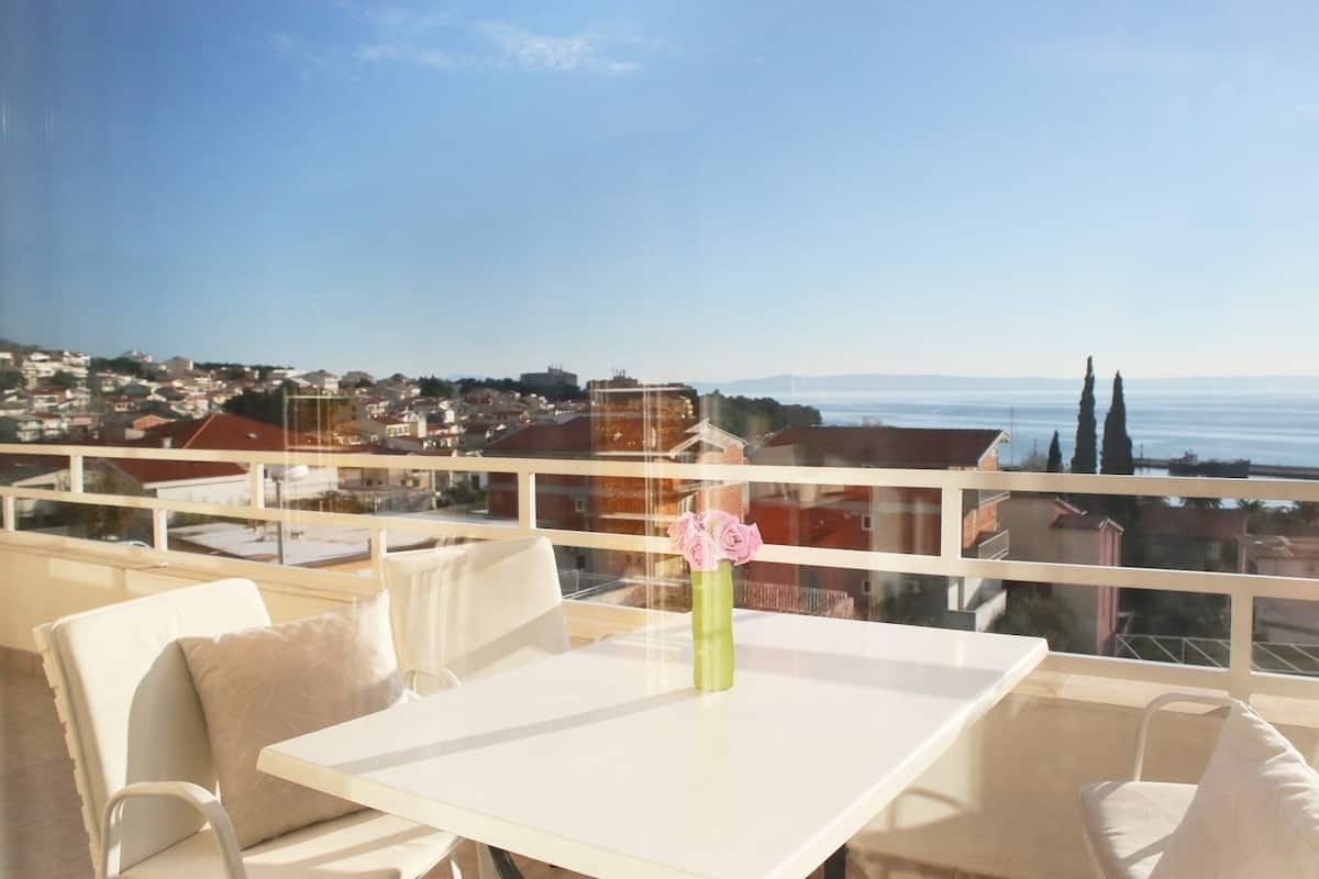 Apartamento, várias camas | Sacada