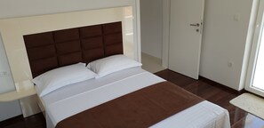 Apartment, Multiple Beds