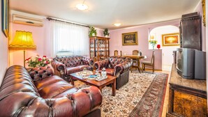 Apartamento, várias camas | Sala de estar