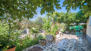 Apartamento, várias camas | Sacada