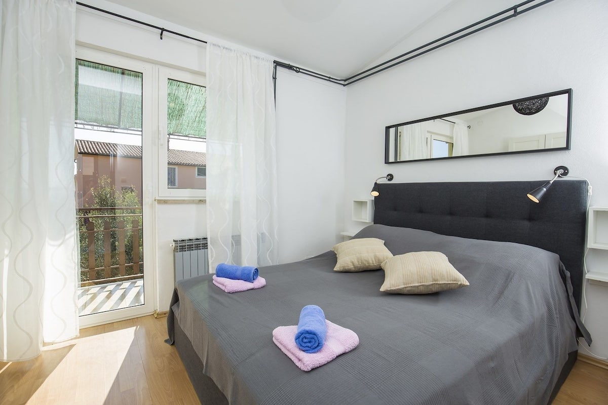 Apartamento, 1 cama de casal e sofá-cama | Wi-Fi de cortesia, roupa de cama