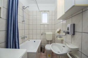 Apartment, 1 Double Bed with Sofa bed | Bathroom - Apartments Resanović (Fazana)