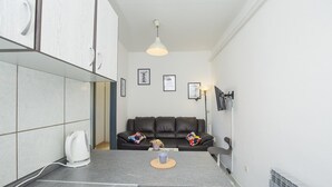 Apartment, 1 Double Bed with Sofa bed | Private kitchen | Coffee/tea maker, microwave, stovetop, toaster - Apartments Resanović (Fazana)