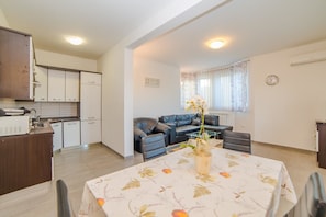 Appartement, plusieurs lits | Cuisine privée | Four, plaque de cuisson, lave-vaisselle