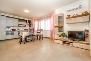 Apartment, Multiple Beds | Living room | TV - Apartment Lucija (Pula)