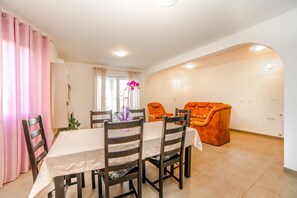 Appartement, plusieurs lits | Cuisine privée | Four, plaque de cuisson, lave-vaisselle