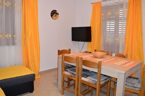 Apartment, Mehrere Betten | Eigene Küche | Herdplatte, Kochgeschirr/Geschirr/Besteck