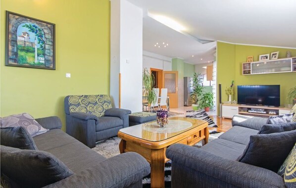 Apartment, Multiple Beds | Living room