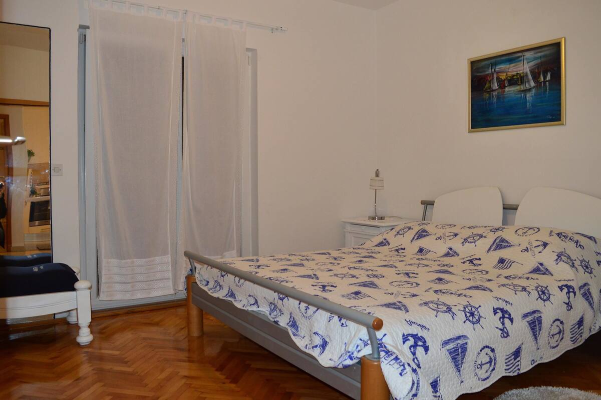 Apartment, Multiple Beds