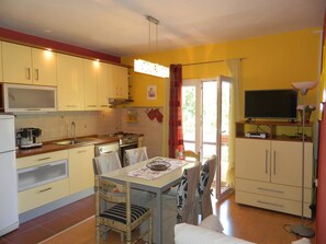 Apartment, Mehrere Betten | Eigene Küche | Herdplatte, Kochgeschirr/Geschirr/Besteck