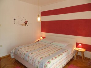 Apartamento, 1 cama doble con sofá cama | Wifi gratis y ropa de cama