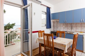 Apartment, 1 Double Bed with Sofa bed | Private kitchen | Stovetop, cookware/dishes/utensils - Apartments Perka (Okrug)