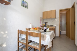 Apartment, Mehrere Betten | Eigene Küche | Herdplatte, Wasserkocher mit Kaffee-/Teezubehör