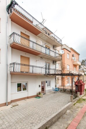 Apartment, 2 Doppelbetten | Außenbereich