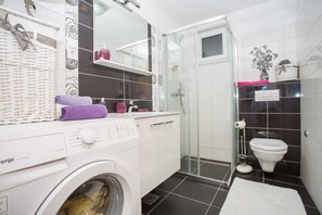 Apartment, Multiple Beds | Bathroom