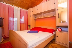 Apartment, Multiple Beds