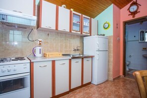 Apartment, Multiple Beds | Private kitchen