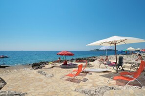 Apartamento, varias camas | Playa