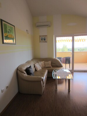 Apartment, 1 Double Bed with Sofa bed | Living room | TV - Apartments Mara Liznjan (Liznjan)