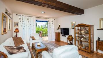 Lejlighed - flere senge | Stue | Tv, dvd-afspiller