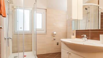 Apartment, Multiple Beds | Bathroom