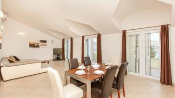 Apartment, Multiple Beds | Private kitchen