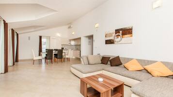 Apartment, Multiple Beds | Living room