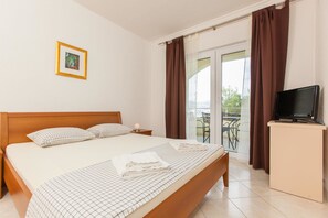 Appartamento, 1 letto matrimoniale con divano letto | Una scrivania, insonorizzazione, ferro/asse da stiro, Wi-Fi gratuito