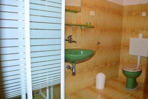 Apartment, Multiple Beds | Bathroom