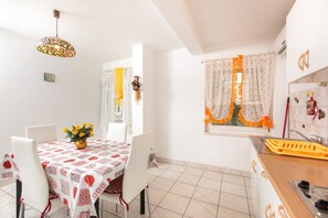 Apartment, 2 Doppelbetten | Eigene Küche | Kühlschrank, Herdplatte, Wasserkocher, Kochgeschirr/Geschirr/Besteck