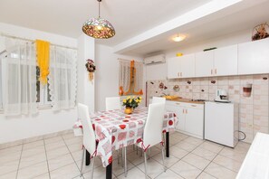 Private kitchen - Apartments Villa Dane (Podstrana)