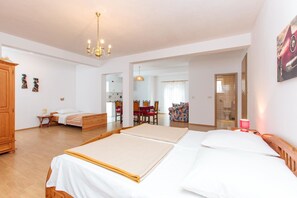 Apartment, Multiple Beds | Laptop workspace, free WiFi, bed sheets