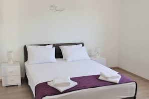 Apartamento, várias camas | Wi-Fi de cortesia, roupa de cama